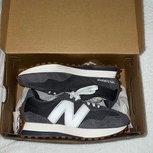 New Balance women's  327 Magnet White size 7